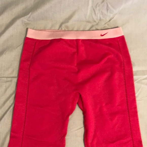 Nike Active Dry Fit Capri Pink Pants Size Medium - Picture 2 of 7